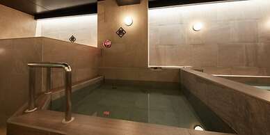 Rembrandt Cabin and Spa Shimbashi - Caters to Men