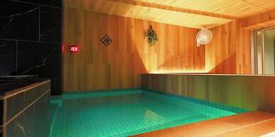 Rembrandt Cabin and Spa Shimbashi - Caters to Men