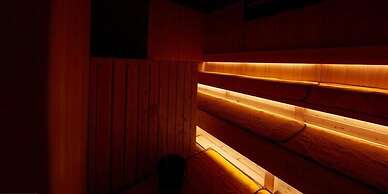 Rembrandt Cabin and Spa Shimbashi - Caters to Men