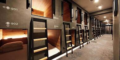 Rembrandt Cabin and Spa Shimbashi - Caters to Men