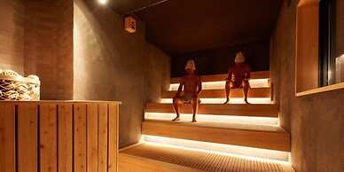 Rembrandt Cabin and Spa Shimbashi - Caters to Men