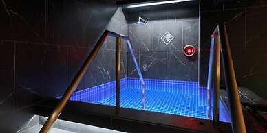 Rembrandt Cabin and Spa Shimbashi - Caters to Men
