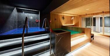 Rembrandt Cabin and Spa Shimbashi - Caters to Men