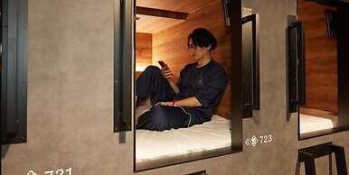 Rembrandt Cabin and Spa Shimbashi - Caters to Men