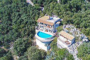 House On The Rocks in Nisaki