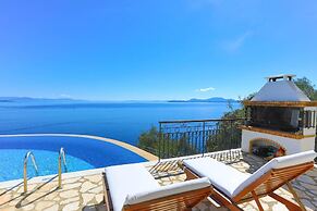 House On The Rocks in Nisaki