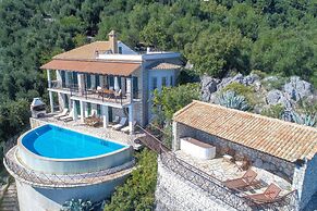 House On The Rocks in Nisaki