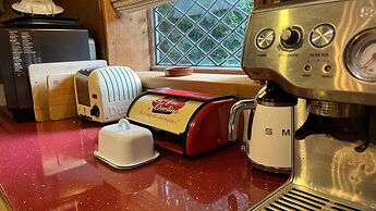 Remarkable Boultons Barn With hot tub