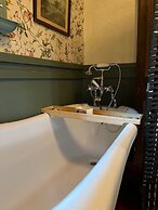 Remarkable Boultons Barn With hot tub