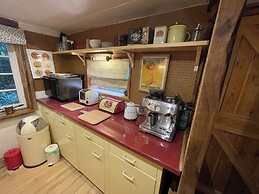 Remarkable Boultons Barn With hot tub & opt Sauna
