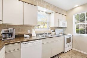 Valley View Treehouse - Holiday Hills Branson Golf Resort Outdoor Pool