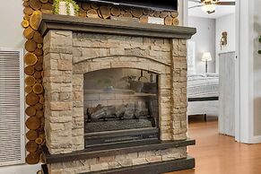 Valley View Treehouse - Holiday Hills Branson Golf Resort Outdoor Pool