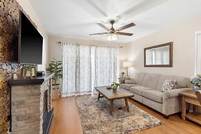 Valley View Treehouse - Holiday Hills Branson Golf Resort Outdoor Pool