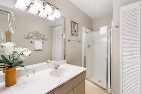 Valley View Treehouse - Holiday Hills Branson Golf Resort Outdoor Pool