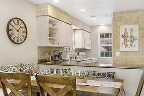 Valley View Treehouse - Holiday Hills Branson Golf Resort Outdoor Pool