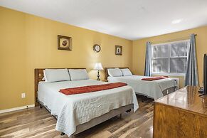 Sunroom Serenity - Community Pool