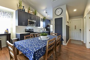 Table Rock Lookout Duo - Spacious Balcony