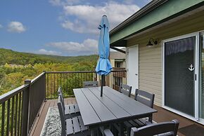Table Rock Lookout Duo - Spacious Balcony