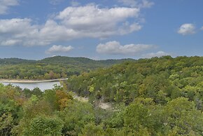 Table Rock Lookout Duo - Spacious Balcony