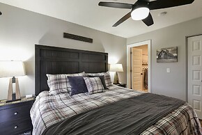 Table Rock Lookout Duo - Spacious Balcony