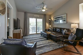 Table Rock Lookout Duo - Spacious Balcony