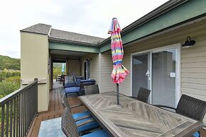 Table Rock Lookout Duo - Spacious Balcony