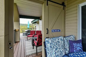 Table Rock Lookout Duo - Spacious Balcony