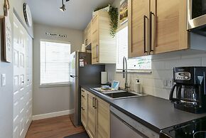 Table Rock Lookout Duo - Spacious Balcony