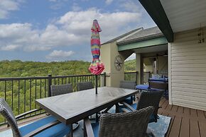 Table Rock Lookout Duo - Spacious Balcony