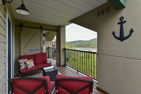 Table Rock Lookout Duo - Spacious Balcony