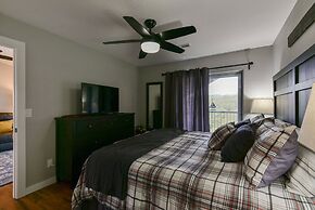 Table Rock Lookout Duo - Spacious Balcony