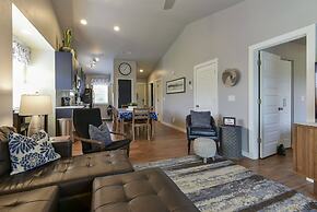 Table Rock Lookout Duo - Spacious Balcony