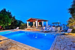 Villa Alexandros in Nisaki