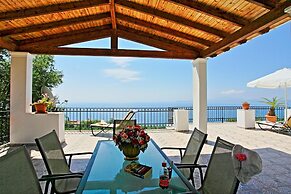 Villa Alexandros in Nisaki