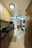 Del'S Condotel across NAIA Terminal 3