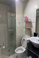 Del'S Condotel across NAIA Terminal 3