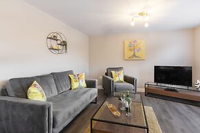 Elliot Oliver - Luxurious 2 Bedroom Apartment With Parking