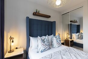 Elliot Oliver - Stunning 3 Bedroom Penthouse With Large Terrace And Pa