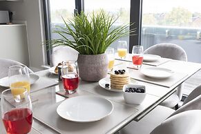 Elliot Oliver - Stunning 3 Bedroom Penthouse With Large Terrace And Pa