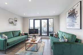 Elliot Oliver - Stunning 3 Bedroom Penthouse With Large Terrace And Pa