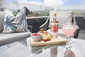 Elliot Oliver - Stunning 3 Bedroom Penthouse With Large Terrace And Pa