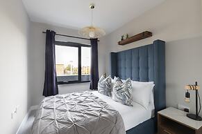 Elliot Oliver - Stunning 3 Bedroom Penthouse With Large Terrace And Pa