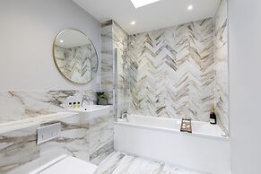 Elliot Oliver - Stunning 3 Bedroom Penthouse With Large Terrace And Pa