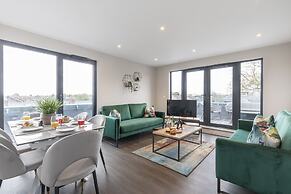 Elliot Oliver - Stunning 3 Bedroom Penthouse With Large Terrace And Pa