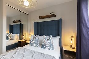 Elliot Oliver - Stunning 3 Bedroom Penthouse With Large Terrace And Pa