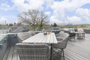 Elliot Oliver - Stunning 3 Bedroom Penthouse With Large Terrace And Pa