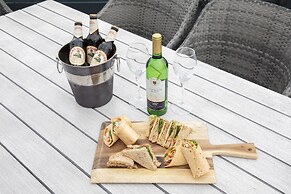 Elliot Oliver - Stunning 3 Bedroom Penthouse With Large Terrace And Pa