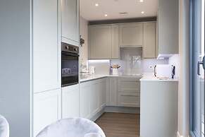 Elliot Oliver - Stunning 3 Bedroom Penthouse With Large Terrace And Pa