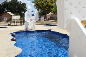 4 Son's Rio Cibolo - Birdhouse Cabin