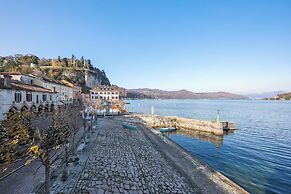 Stella Del Lago Pied Dans L'eau